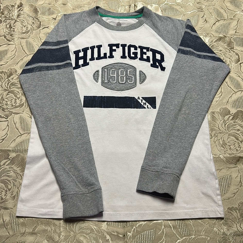 Boys, Tommy Hilfiger, long sleeve  logo crewneck. Size large.